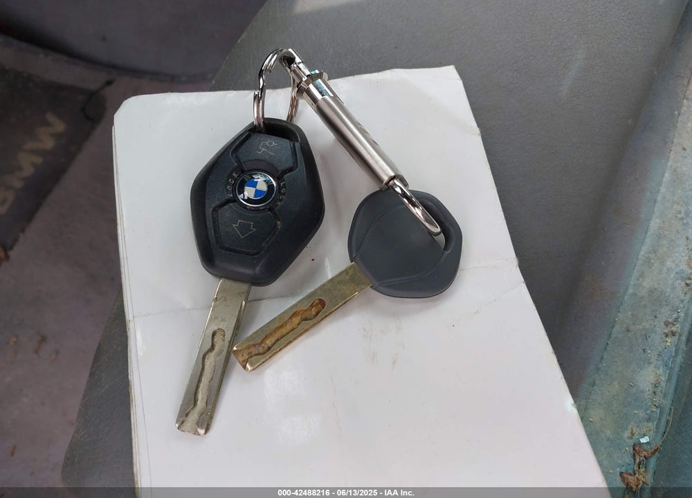 2003 BMW 325XI VIN: WBAEU33423PM52020
