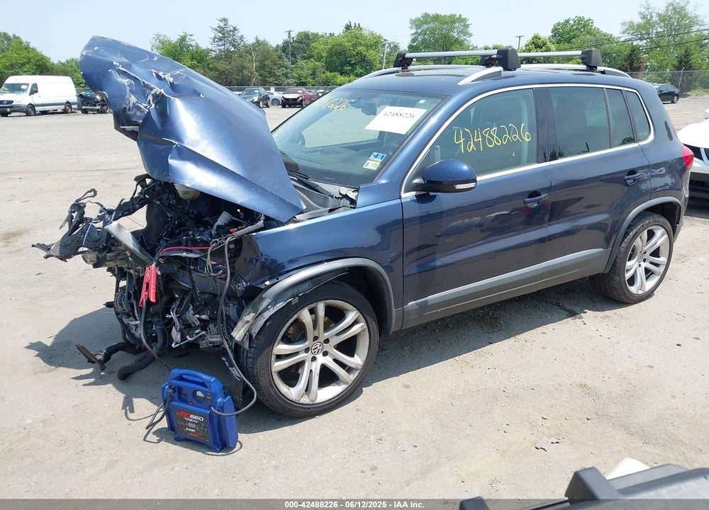 2016 VOLKSWAGEN TIGUAN VIN: WVGAV7AX2GW560938
