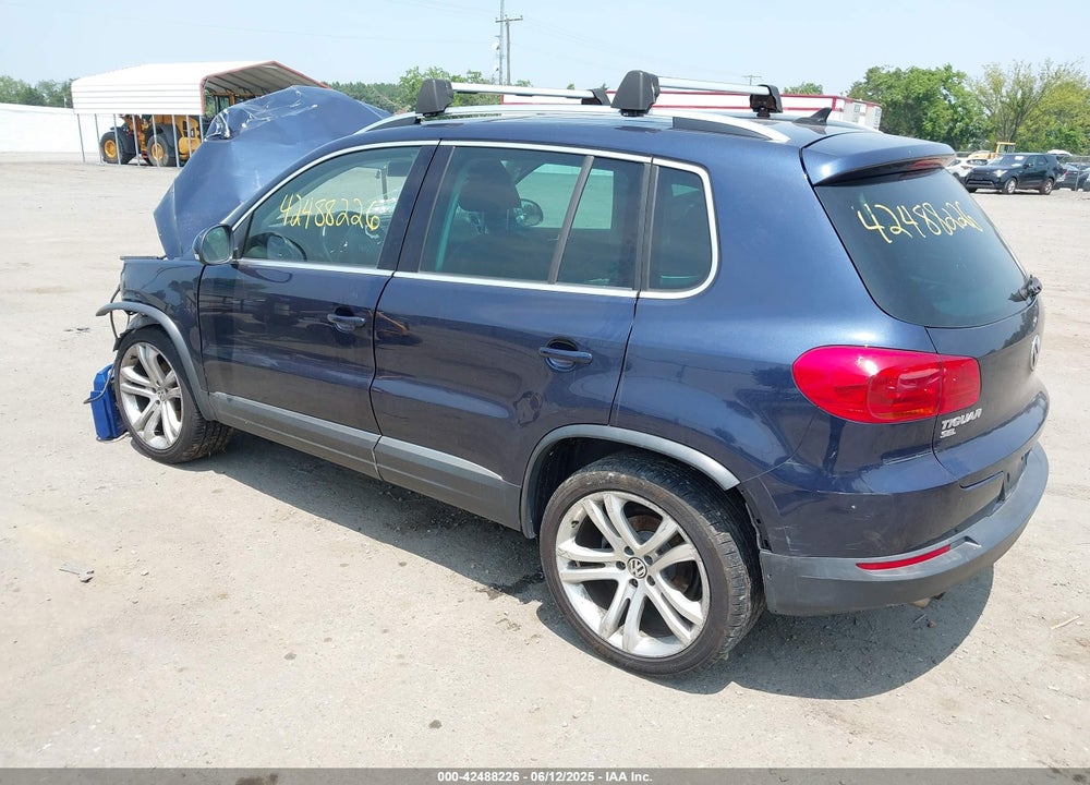 2016 VOLKSWAGEN TIGUAN VIN: WVGAV7AX2GW560938
