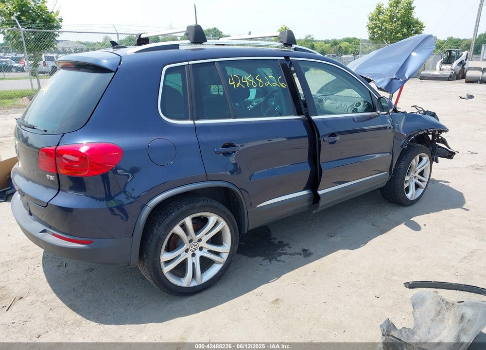 2016 VOLKSWAGEN TIGUAN VIN: WVGAV7AX2GW560938