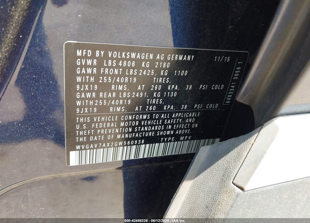 2016 VOLKSWAGEN TIGUAN VIN: WVGAV7AX2GW560938