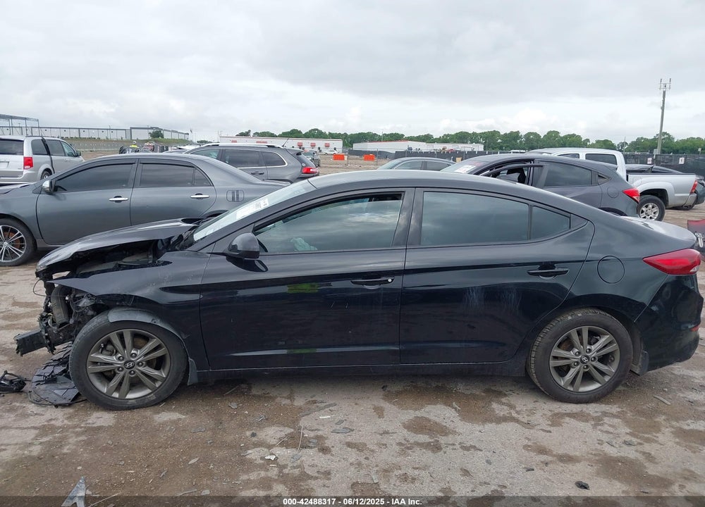 2018 HYUNDAI ELANTRA VIN: 5NPD84LF0JH292917