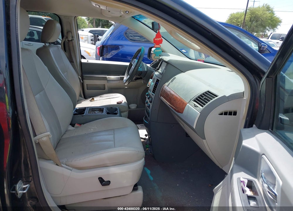 2008 CHRYSLER TOWN & COUNTRY TOURING VIN: 2A8HR54P18R738445