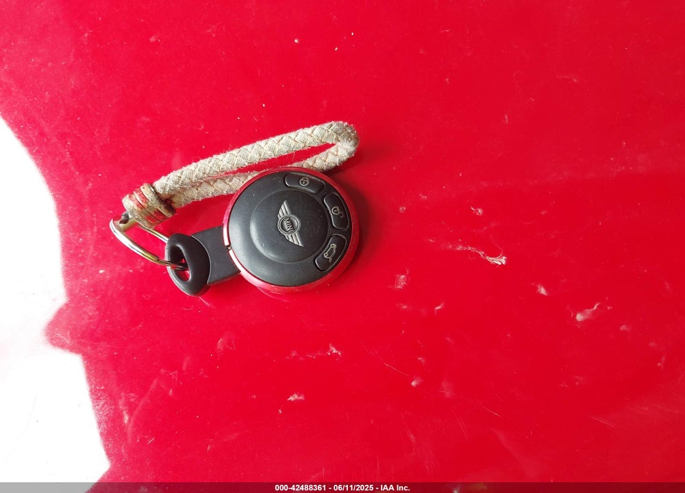 2011 MINI COOPER S VIN: WMWSV3C53BTY21966