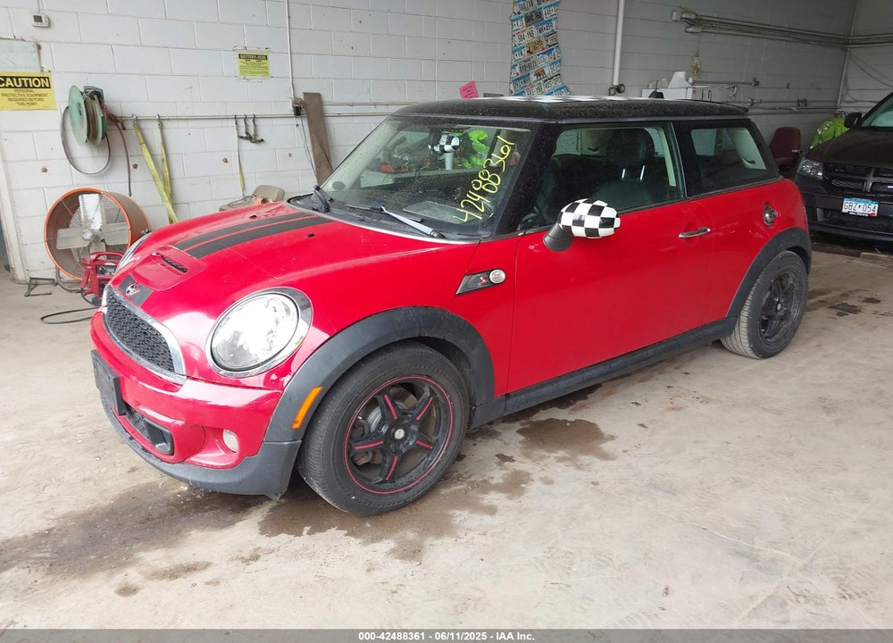 2011 MINI COOPER S VIN: WMWSV3C53BTY21966