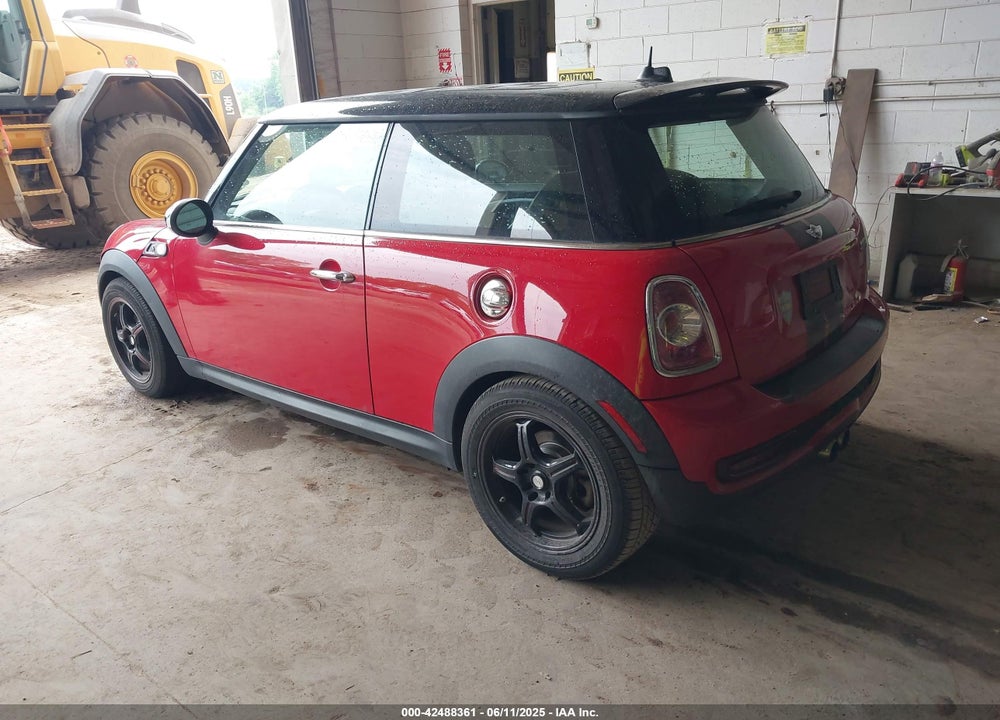 2011 MINI COOPER S VIN: WMWSV3C53BTY21966