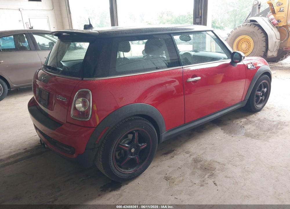 2011 MINI COOPER S VIN: WMWSV3C53BTY21966