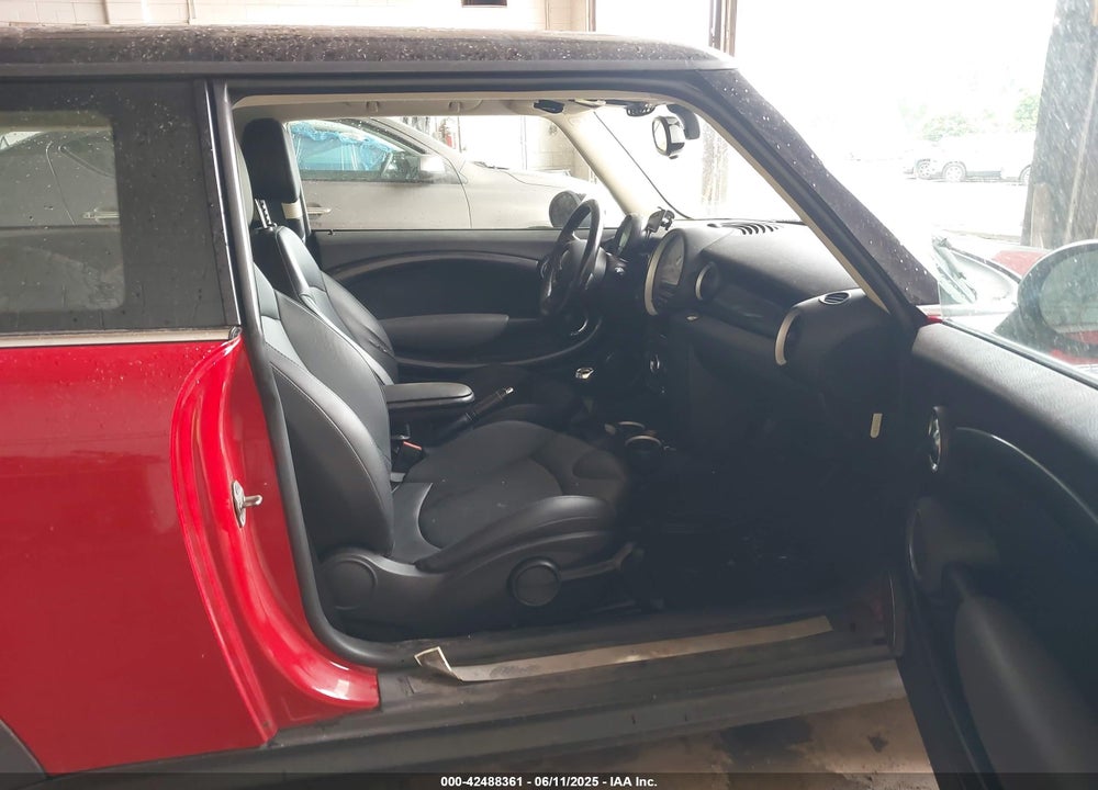 2011 MINI COOPER S VIN: WMWSV3C53BTY21966