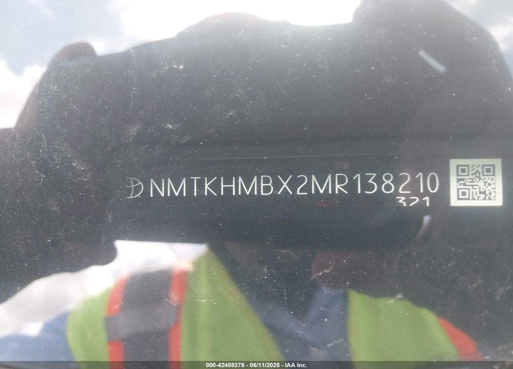 2021 TOYOTA C-HR VIN: NMTKHMBX2MR138210