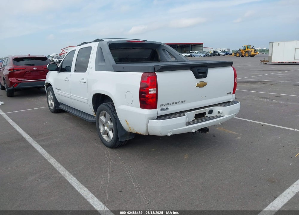2011 CHEVROLET AVALANCHE 1500 LT1 VIN: 3GNTKFE31BG240127