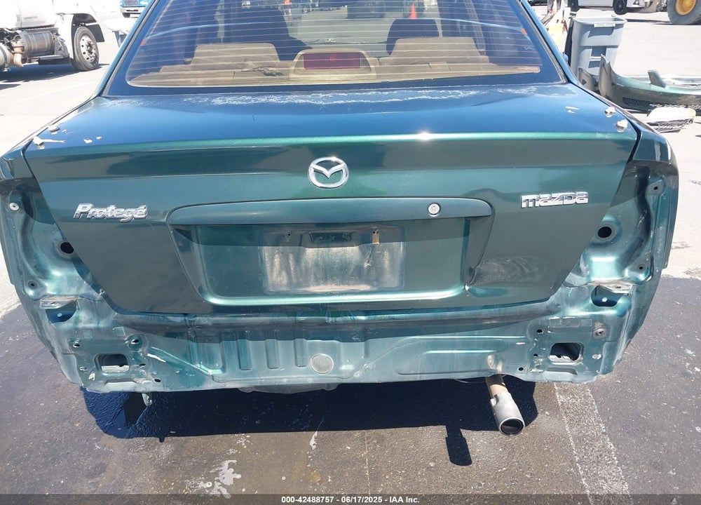 2002 MAZDA PROTEGE VIN: JM1BJ225321576351