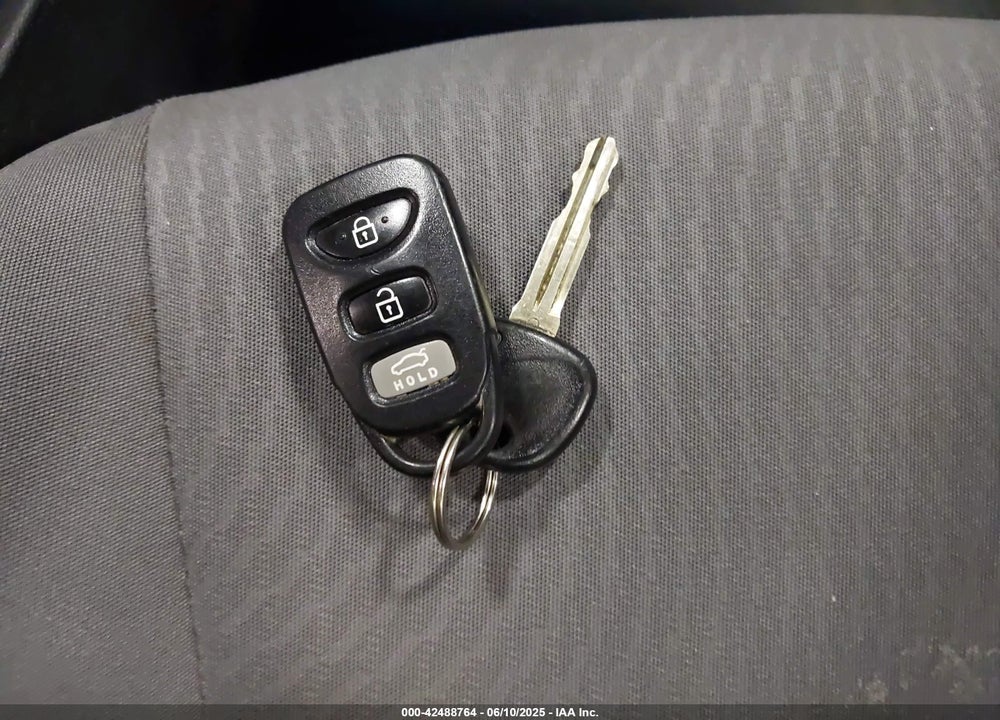 2016 HYUNDAI ELANTRA VIN: 5NPDH4AE6GH698946