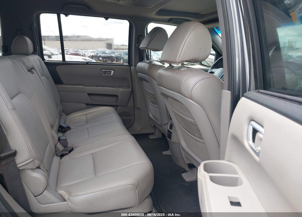 2010 HONDA PILOT VIN: 5FNYF3H9XAB008986