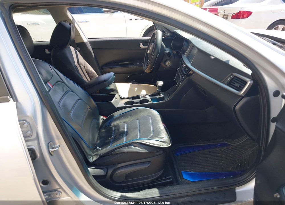 2019 KIA OPTIMA LX VIN: 5XXGT4L36KG283413