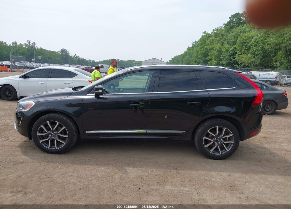 2017 VOLVO XC60 VIN: YV449MRR9H2222338