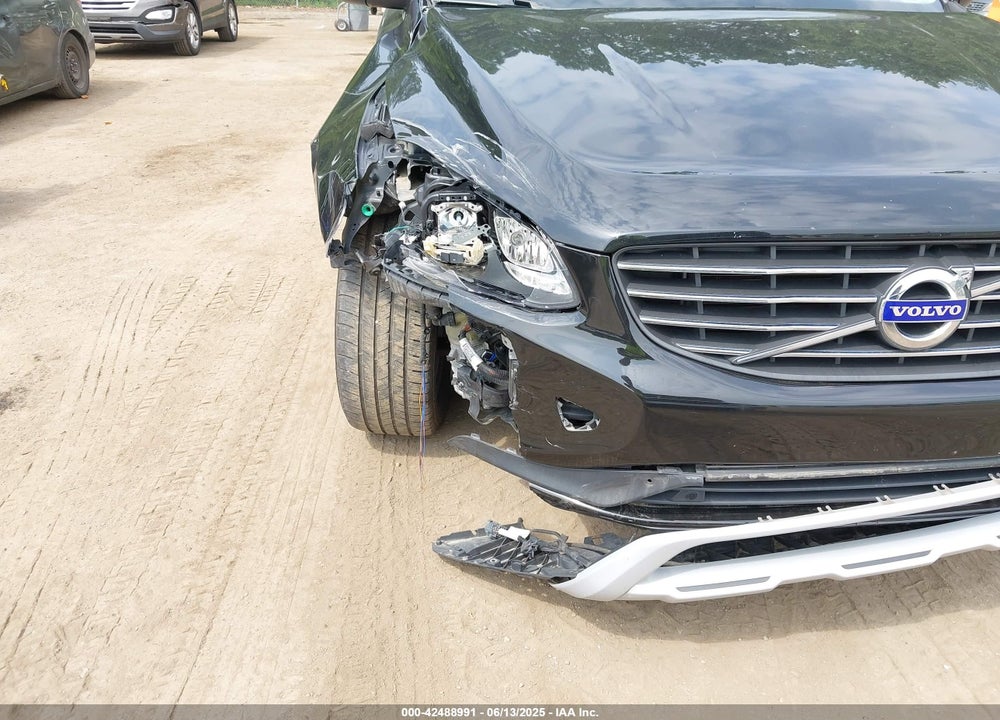 2017 VOLVO XC60 VIN: YV449MRR9H2222338