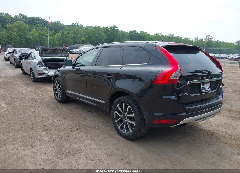 2017 VOLVO XC60 VIN: YV449MRR9H2222338