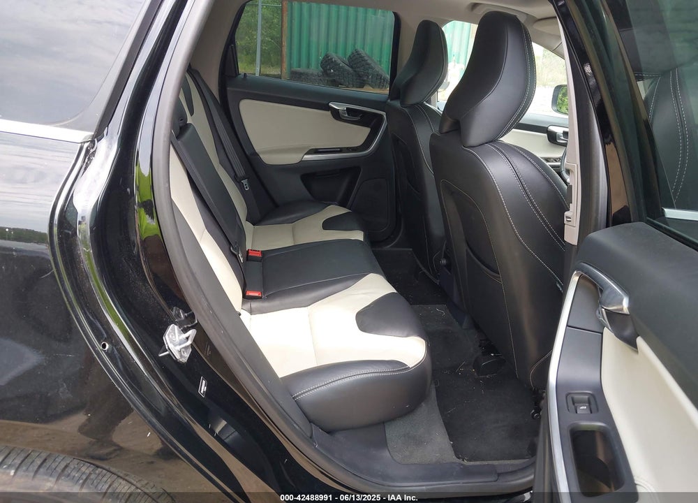 2017 VOLVO XC60 VIN: YV449MRR9H2222338