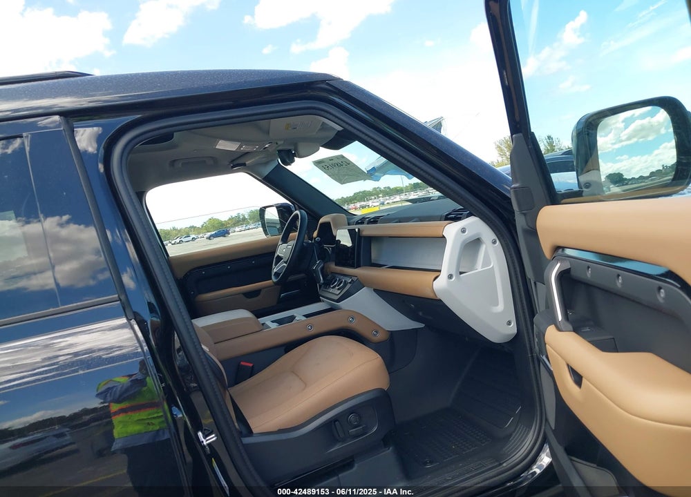 2025 LAND ROVER DEFENDER 110 P300 VIN: SALEJ7EX6S2396663