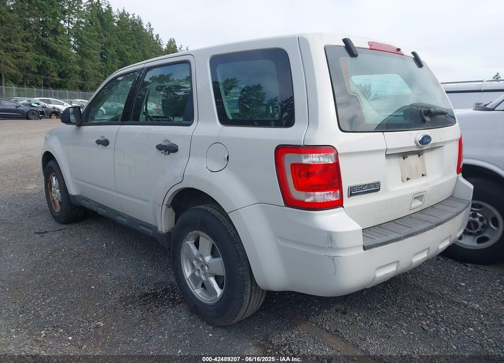 2010 FORD ESCAPE XLS VIN: 1FMCU0C76AKB61657