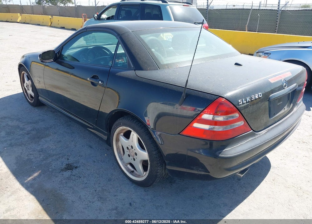 2001 MERCEDES-BENZ SLK 320 VIN: WDBKK65FX1F181995
