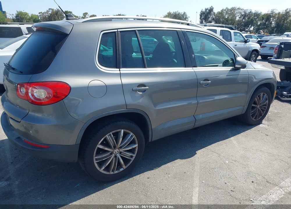 2009 VOLKSWAGEN TIGUAN SE VIN: WVGAV75N59W533096