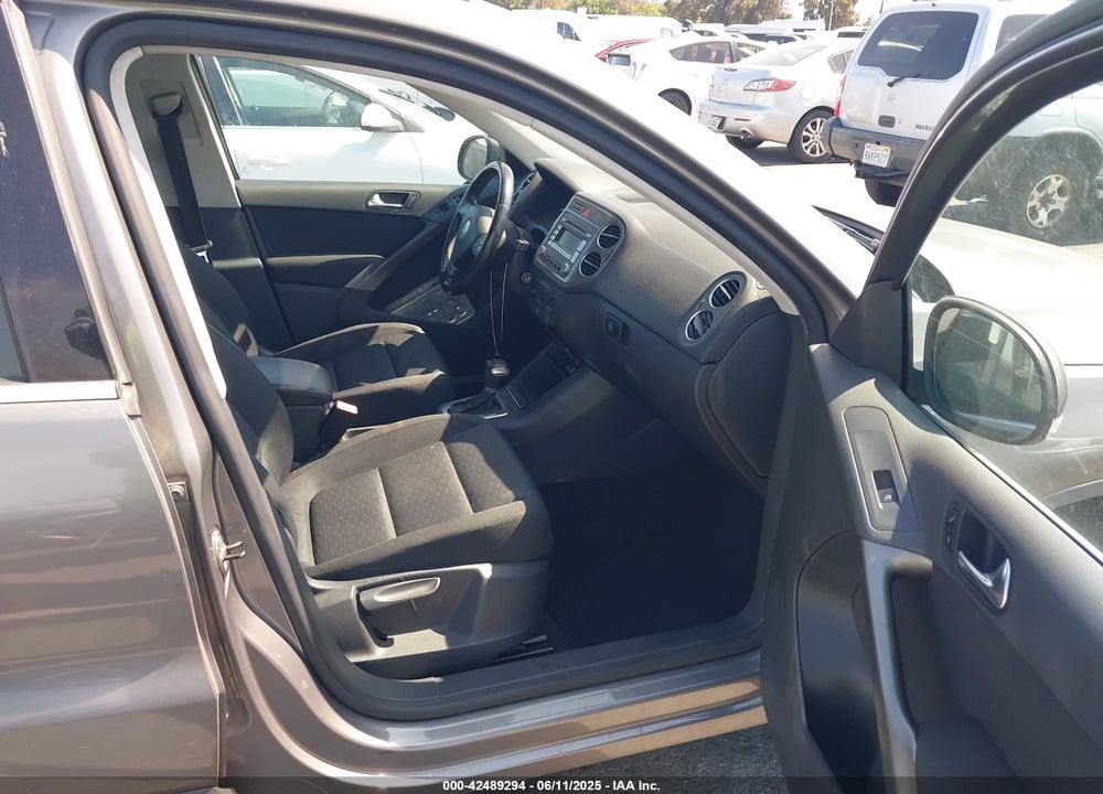 2009 VOLKSWAGEN TIGUAN SE VIN: WVGAV75N59W533096