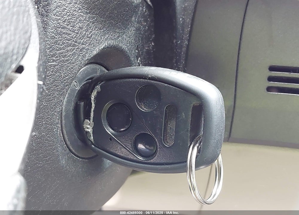 2010 HONDA CIVIC LX VIN: 19XFA1F59AE060514