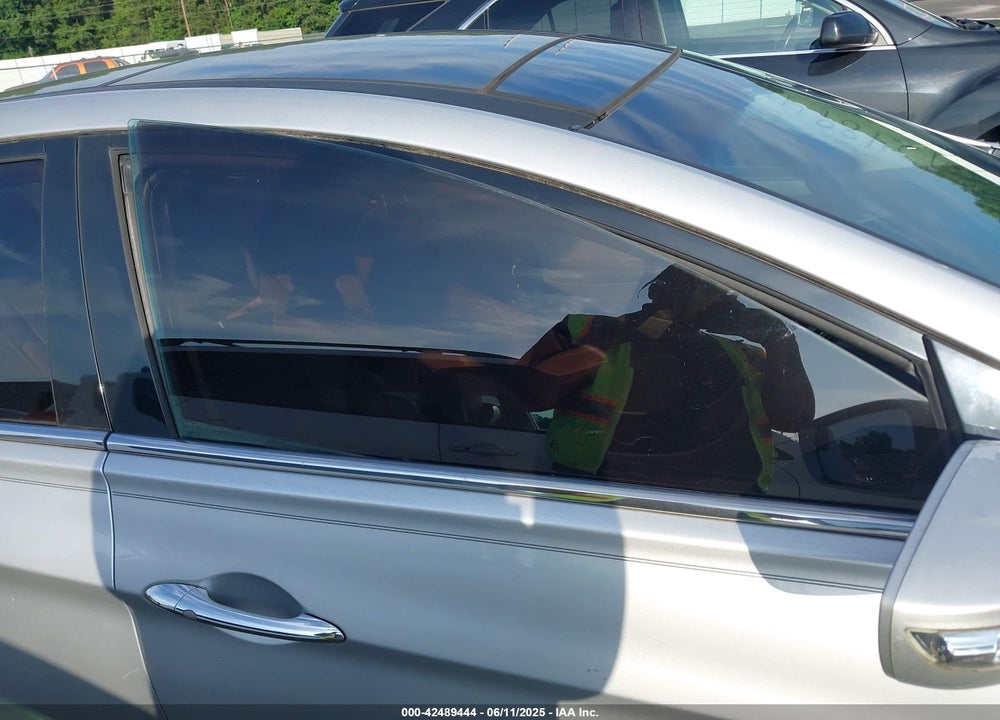 2014 HYUNDAI SONATA HYBRID VIN: KMHEC4A41EA104497