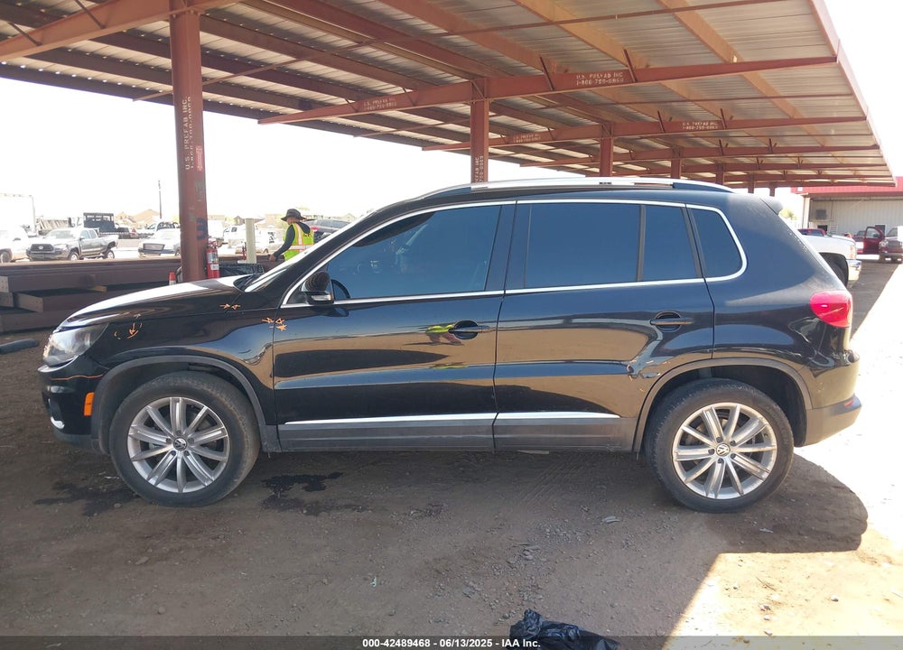 2012 VOLKSWAGEN TIGUAN VIN: WVGBV7AX7CW559296