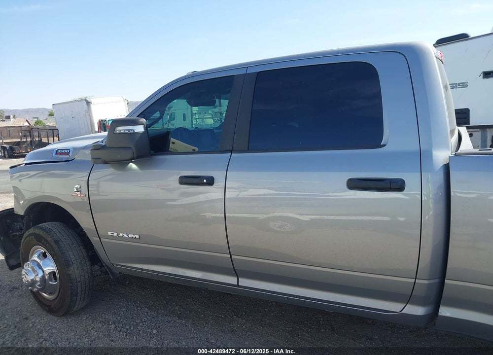 2023 RAM 3500 BIG HORN  4X4 8' BOX VIN: 3C63RRHL4PG542723