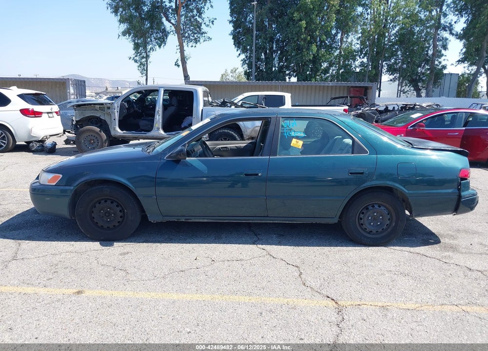 1998 TOYOTA CAMRY LE VIN: JT2BG22K5W0105584