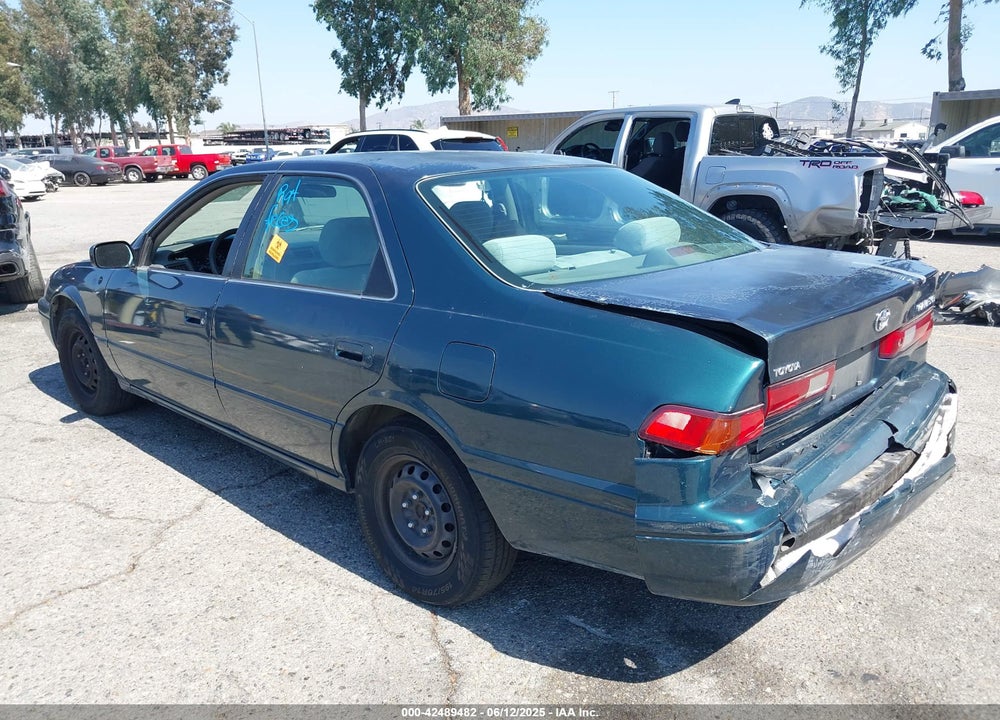 1998 TOYOTA CAMRY LE VIN: JT2BG22K5W0105584