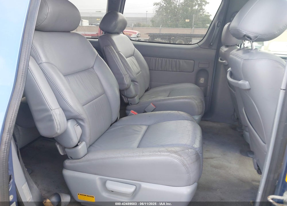 2001 TOYOTA SIENNA XLE VIN: 4T3ZF13C41U373962