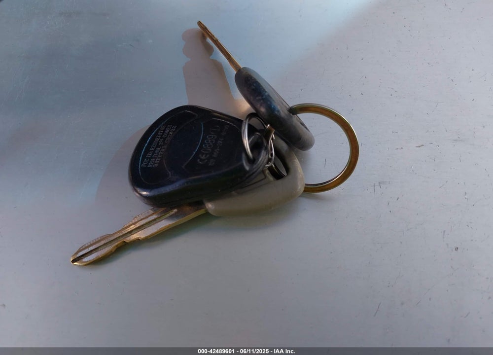 2002 HONDA CIVIC LX VIN: 1HGEM22562L020500