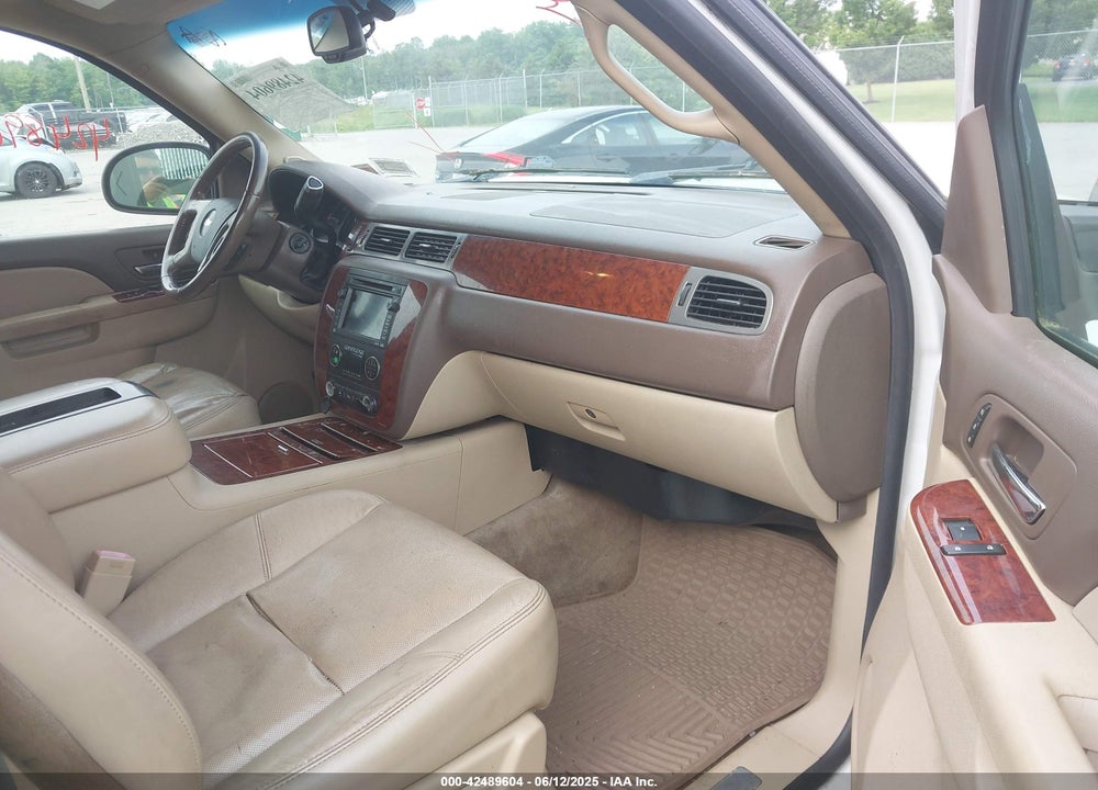 2010 CHEVROLET TAHOE VIN: 1GNUKCE03AR101284