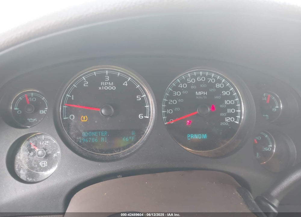 2010 CHEVROLET TAHOE VIN: 1GNUKCE03AR101284