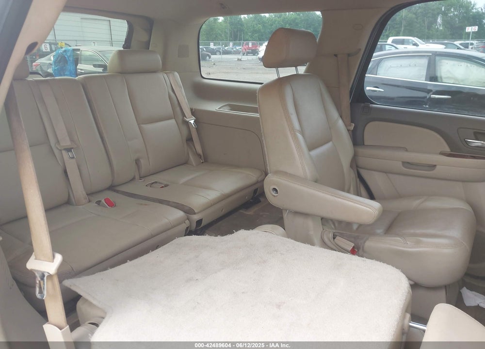 2010 CHEVROLET TAHOE VIN: 1GNUKCE03AR101284