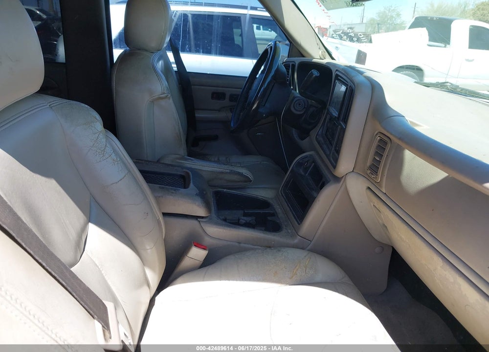 2005 CHEVROLET SUBURBAN 1500 LT VIN: 1GNEC16Z85J160936