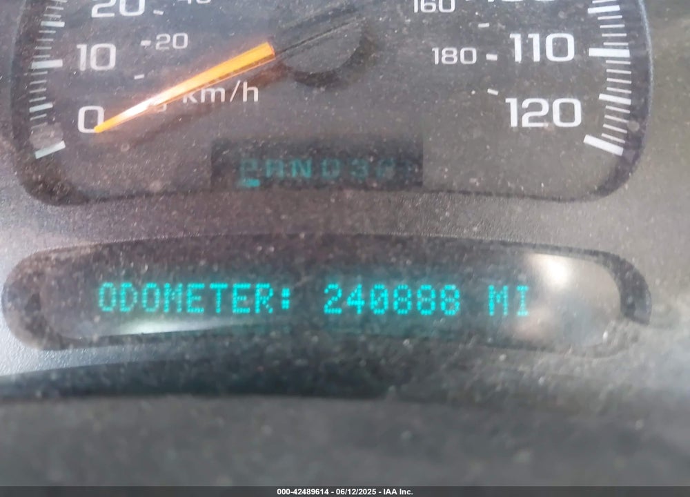 2005 CHEVROLET SUBURBAN 1500 LT VIN: 1GNEC16Z85J160936