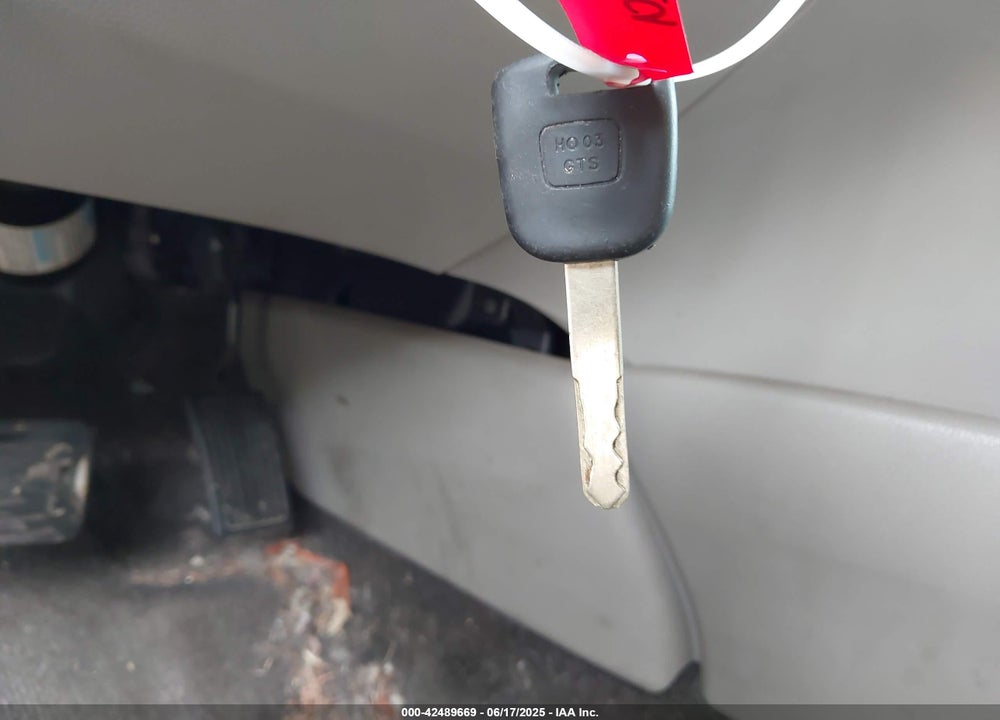 2009 HONDA ACCORD VIN: 1HGCP26499A051231