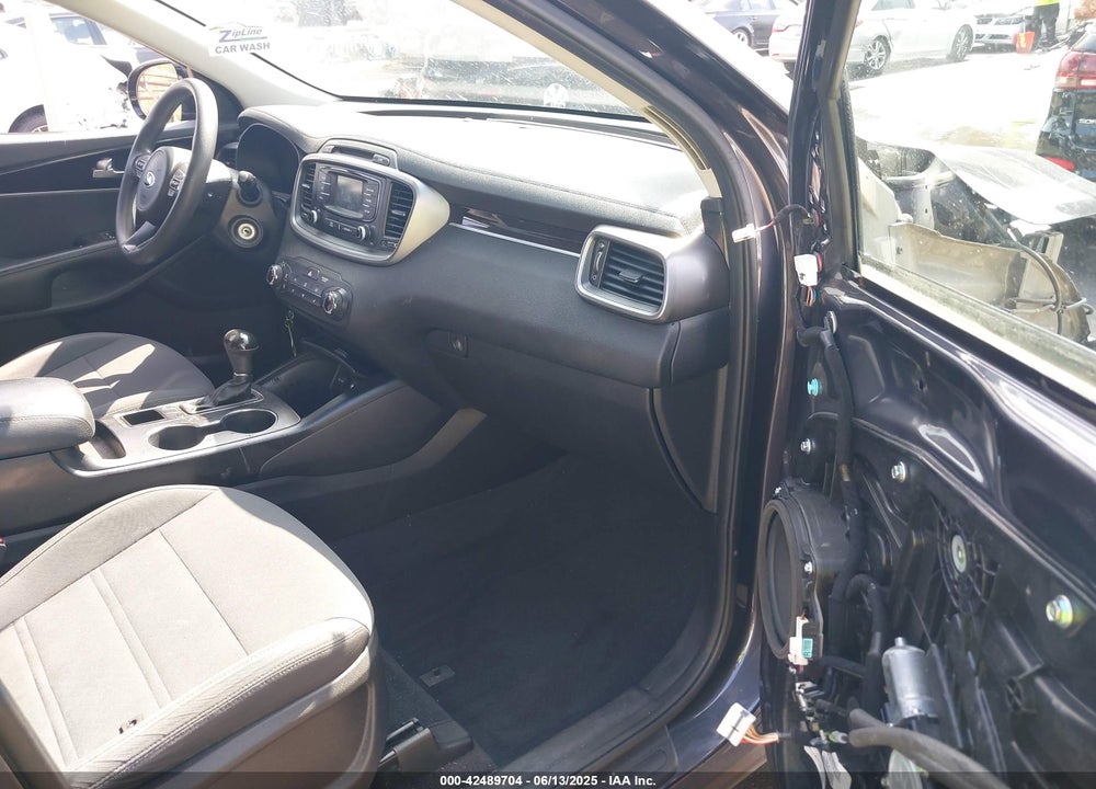 2016 KIA SORENTO VIN: 5XYPG4A32GG023875