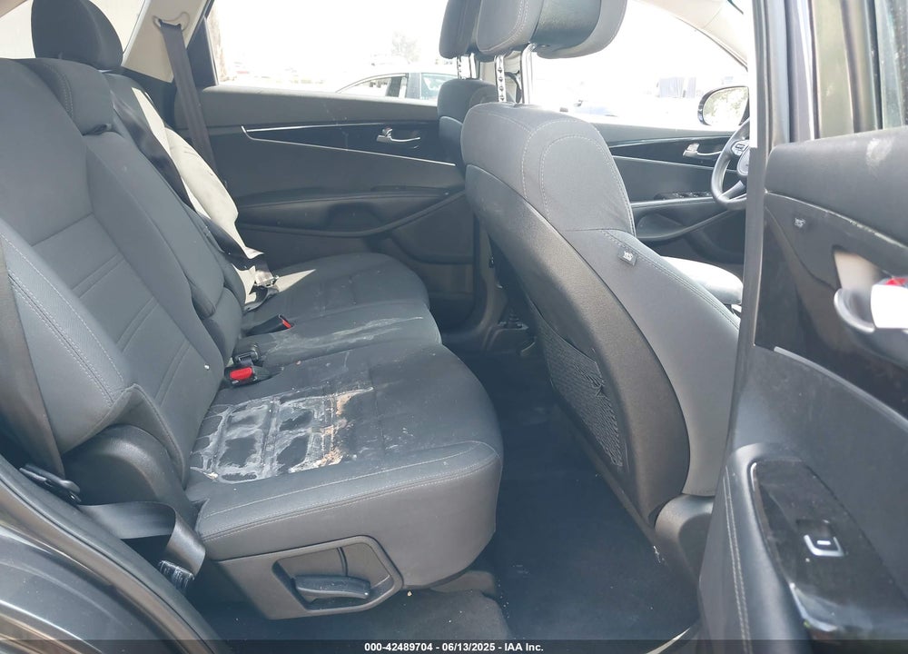 2016 KIA SORENTO VIN: 5XYPG4A32GG023875
