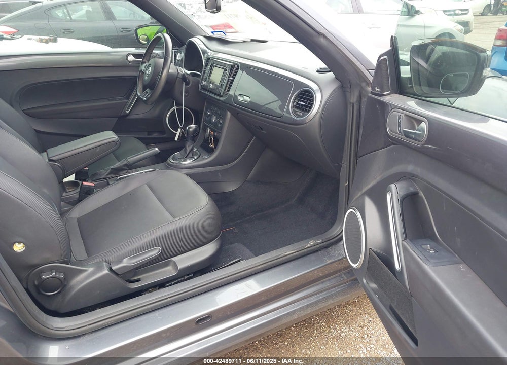 2013 VOLKSWAGEN BEETLE VIN: 3VW5X7ATXDM813283