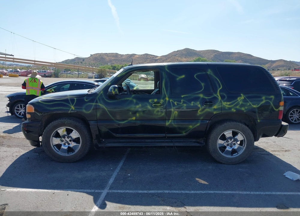 2005 GMC YUKON DENALI VIN: 1GKEK63U35J128028
