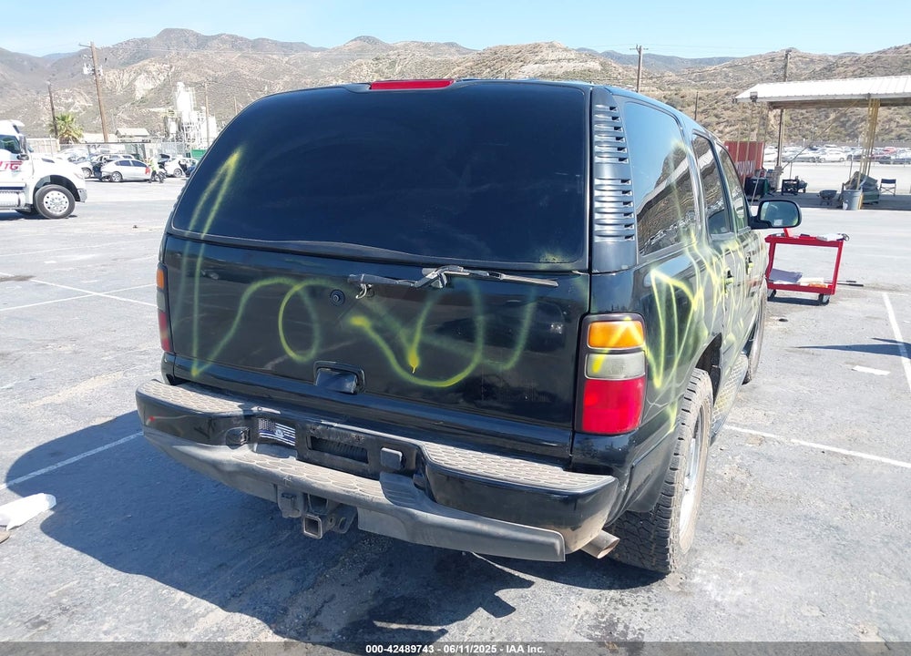 2005 GMC YUKON DENALI VIN: 1GKEK63U35J128028