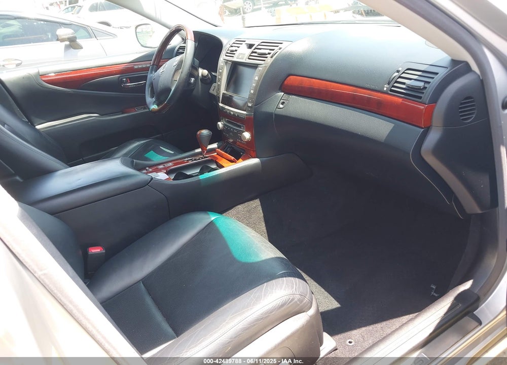 2011 LEXUS LS 460 L VIN: JTHGL5EFXB5042051