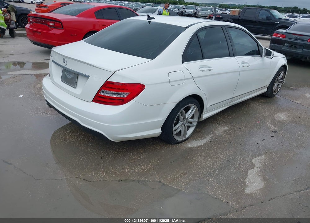 2014 MERCEDES-BENZ C 250 VIN: WDDGF4HB1EA934119