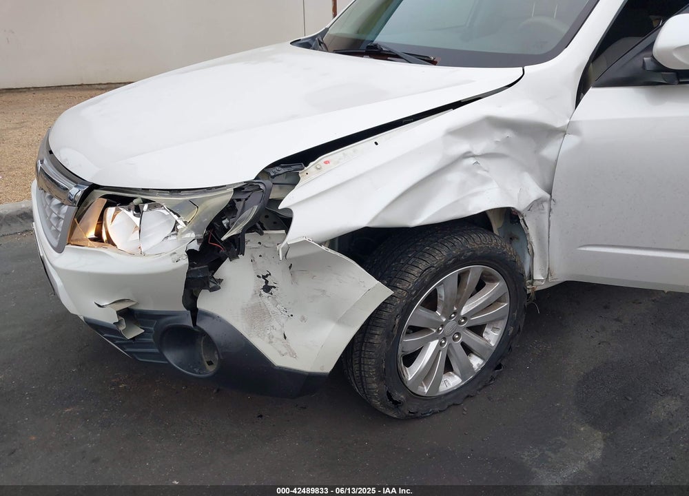 2013 SUBARU FORESTER 2.5X PREMIUM VIN: JF2SHADC8DH422280