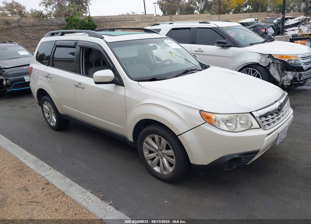 2013 SUBARU FORESTER 2.5X PREMIUM VIN: JF2SHADC8DH422280